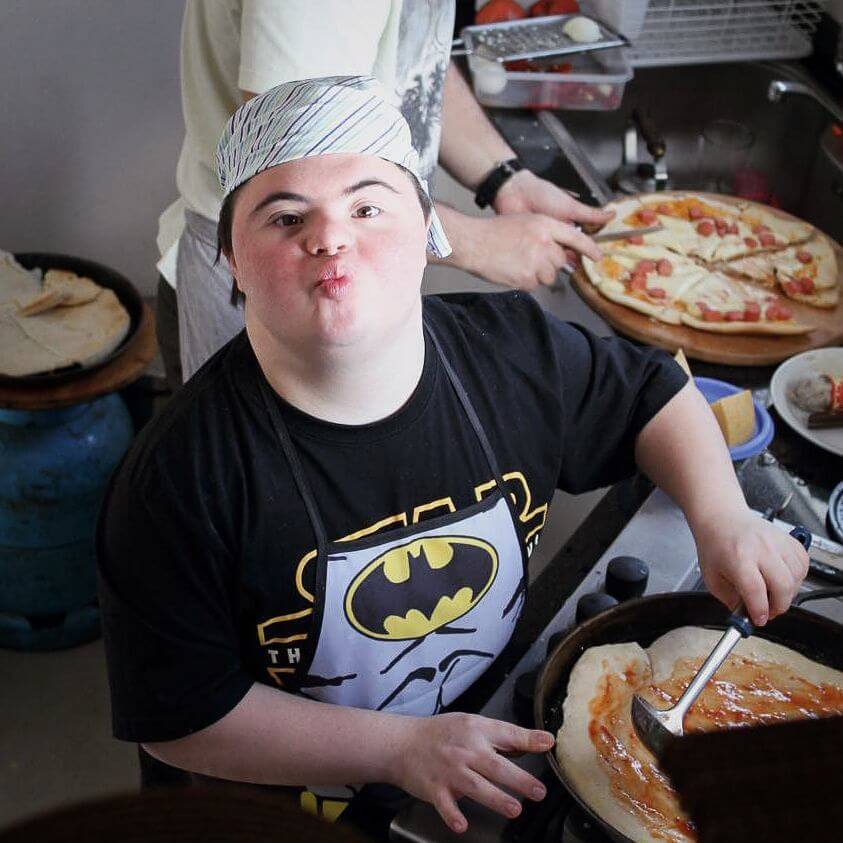 Jovens com Síndrome de Down abrem pizzaria e viram empreendedores 2